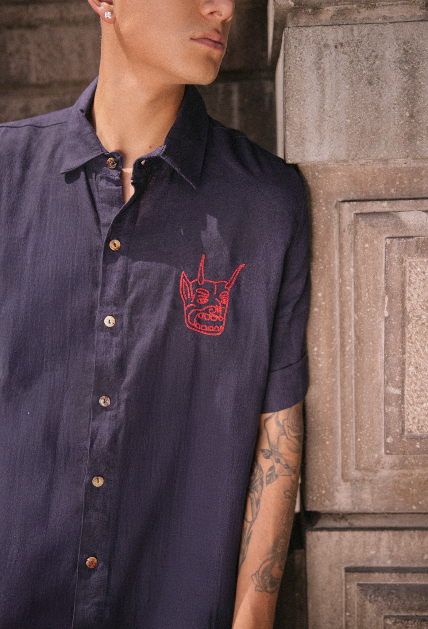 Camisa diablo bordada