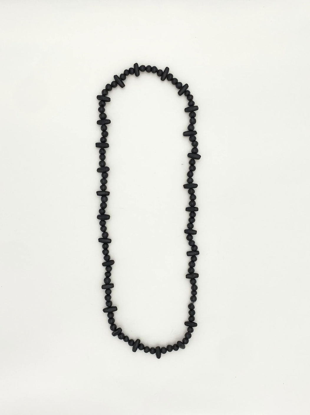 Indómita – Collar de barro negro