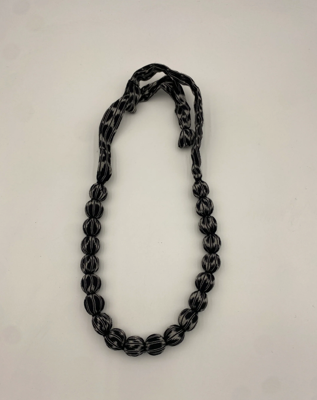 Indómita – Collar de rebozo negro