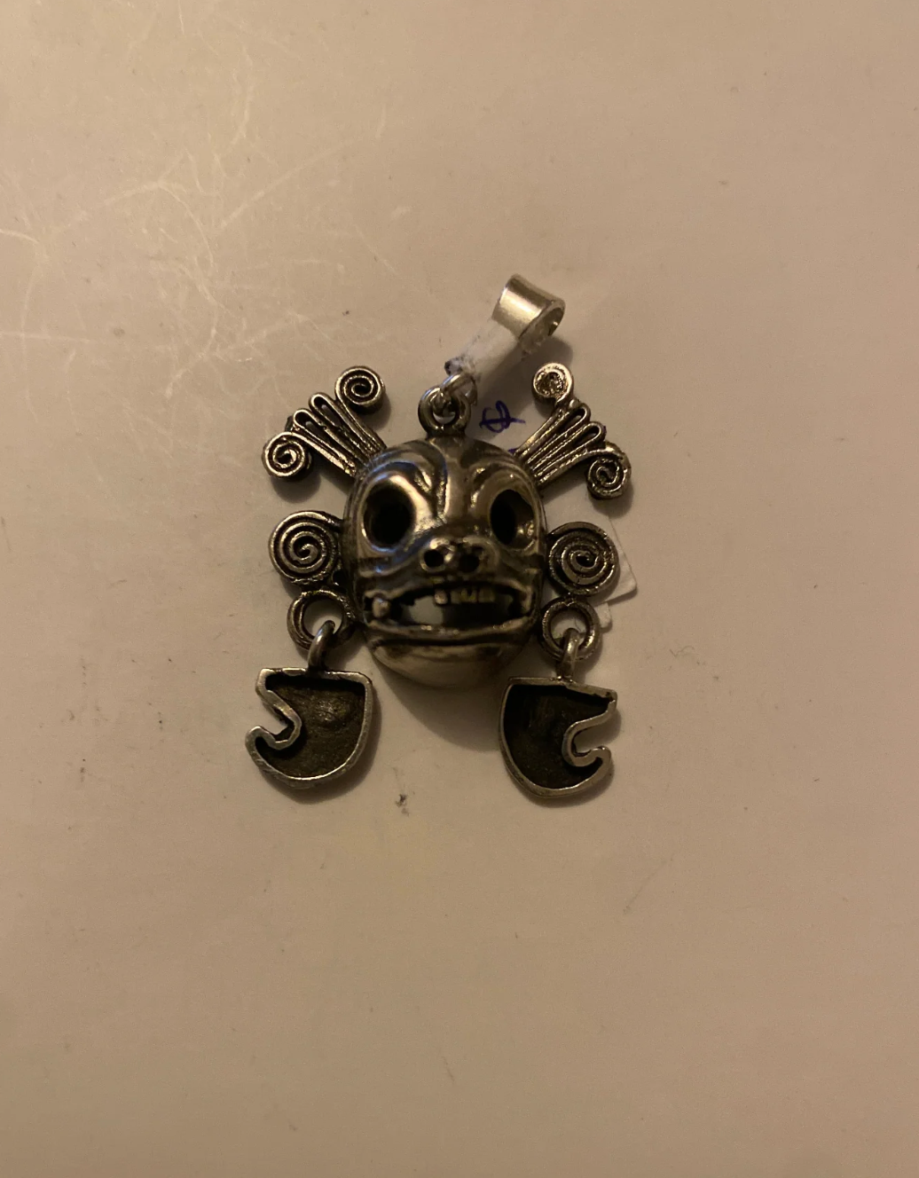 Indómita – Dije de cráneo de xolo o tlacuache ch - Joyería Mixteca