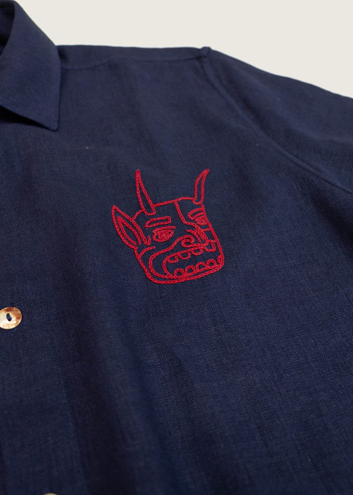 Camisa diablo bordada