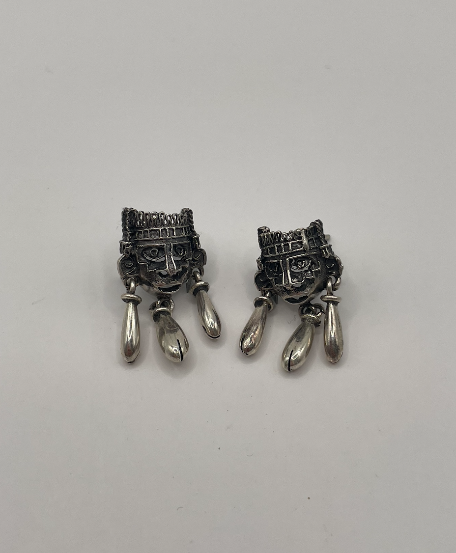 Indómita – Aretes Xipe Tótec con cascabeles - Joyería Mixteca