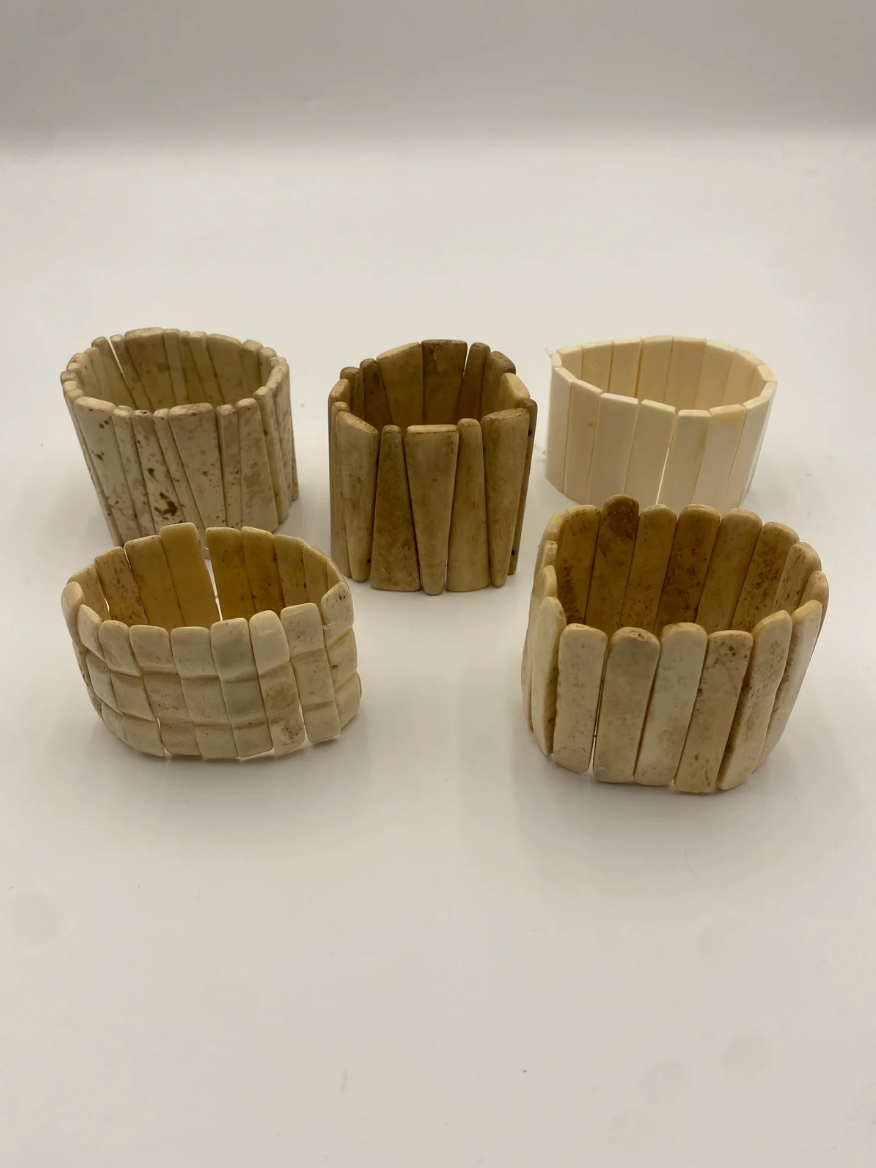 Indómita – Brazalete tablilla de hueso